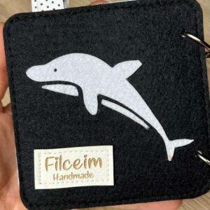 fekete-fehér kontrasztkönyv hátoldala- delfin